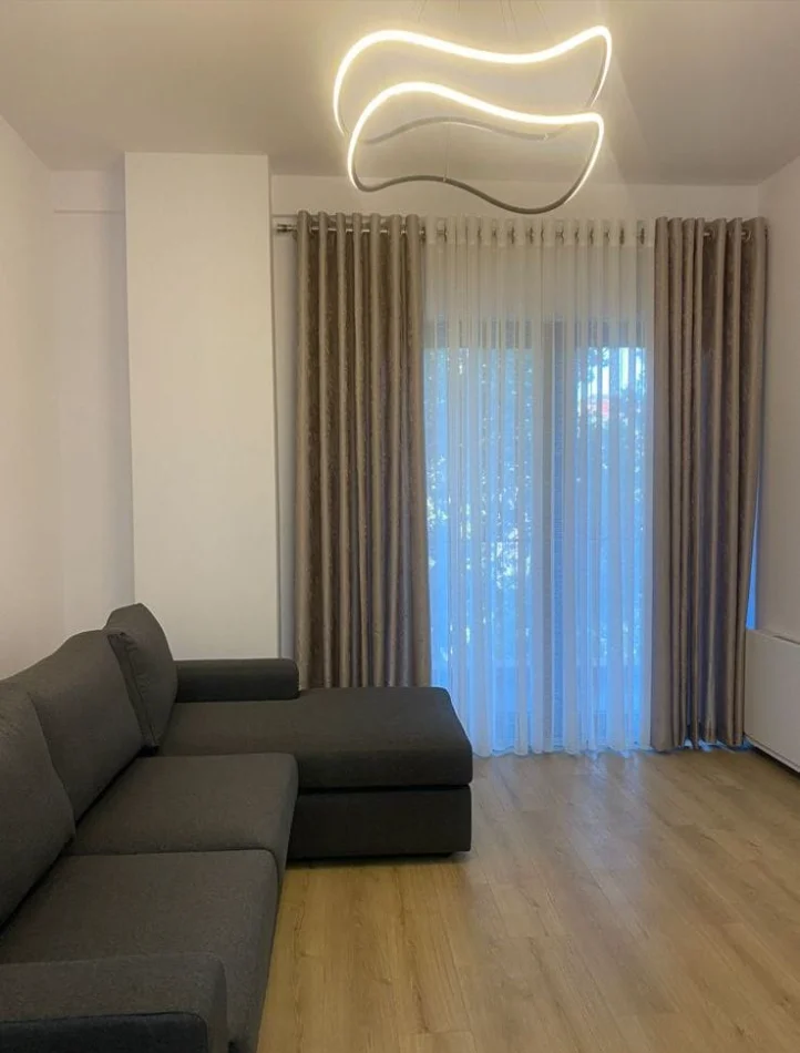 Tirane, jepet me qera apartament 1+1+Ballkon Kati 2, 65 m² 630 € (rruga e dibres)