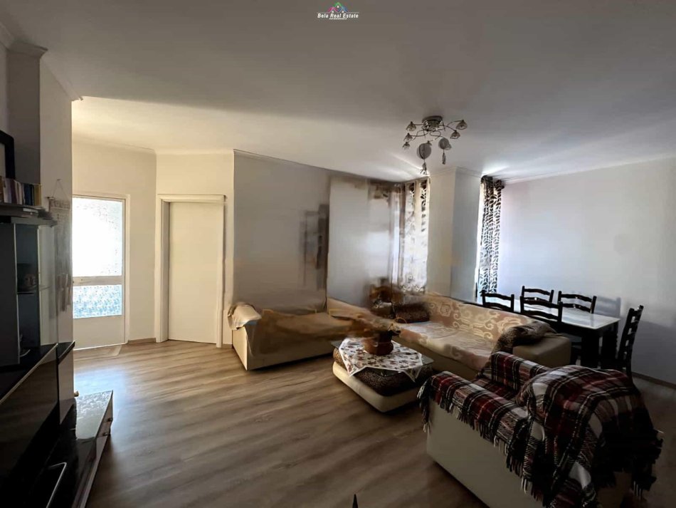 Tirane, jepet me qera apartament 2+1 Kati 3, 86 m² 550 € (porcelan)