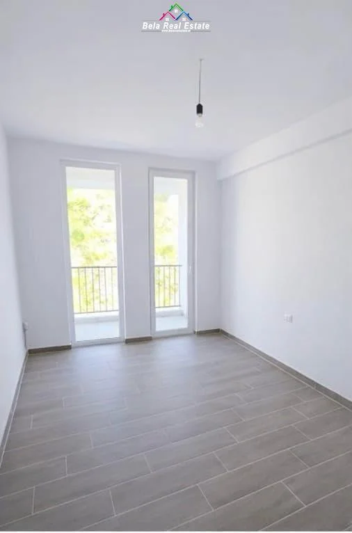 Tirane, jepet me qera zyre Kati 2, 94 m² 430 € (5 maji)