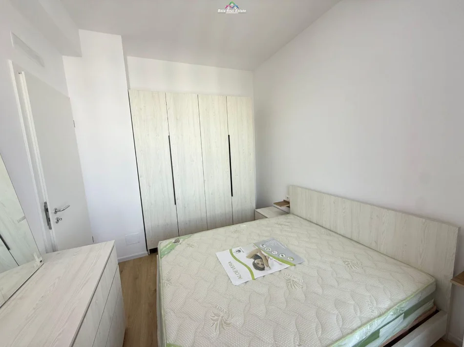 Shqiperi, jepet me qera apartament 1+1+Ballkon Kati 9, 50 m² 380 € (ali demi)