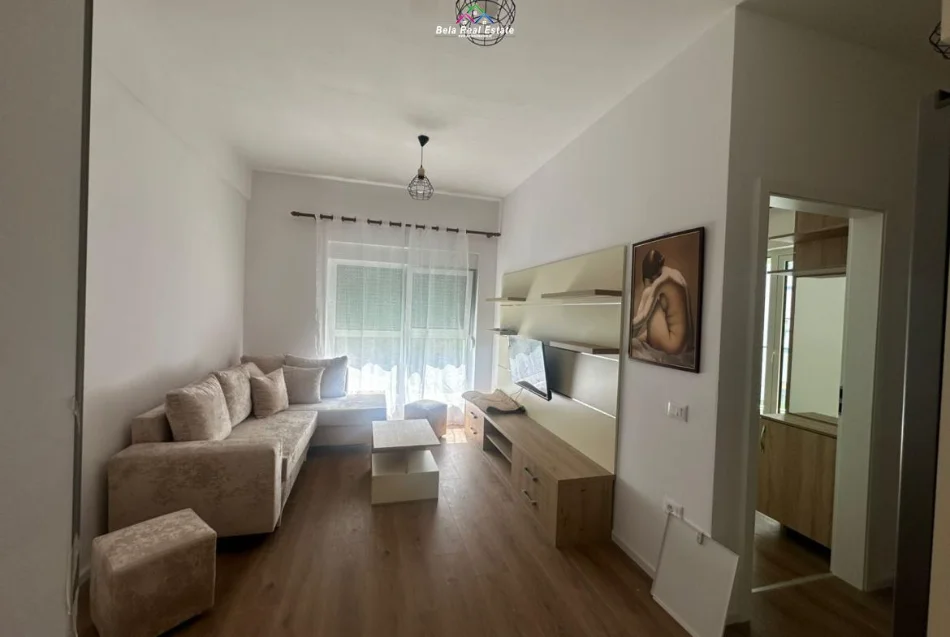 Tirane, jepet me qera apartament 1+1+Ballkon Kati 2, 49 m² 470 € (ali demi)