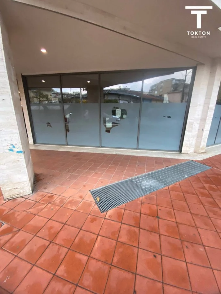 Tirane, shitet ambjent biznesi , 83 m² 250.000 € (Kompleksi Orion) TT 433