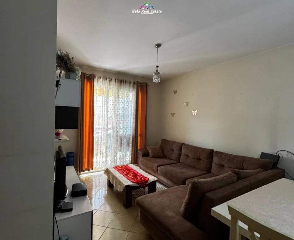 Tirane, jepet me qera apartament 1+1+Ballkon Kati 4, 50 m² 420 € (astir)