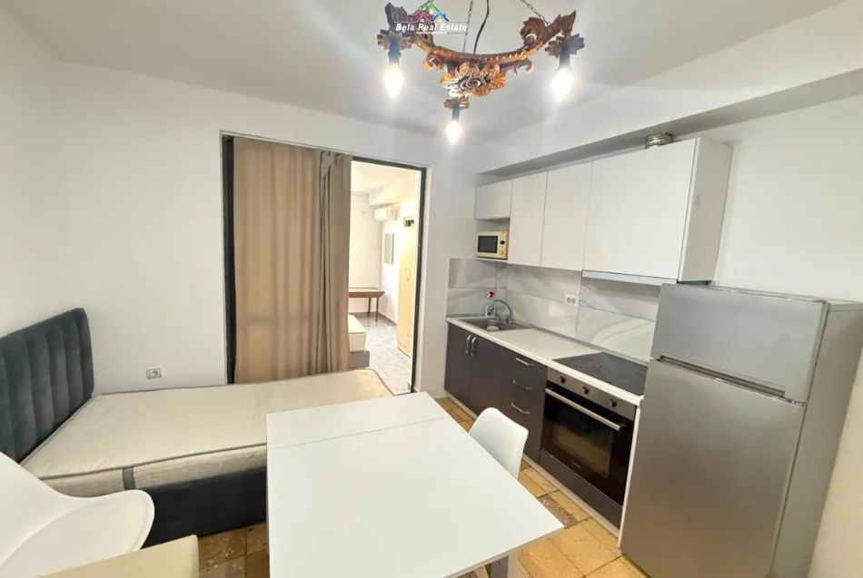 Tirane, jepet me qera apartament 1+1 Kati 5, 60 m² 400 € (Bulevardi Bajram Curri)