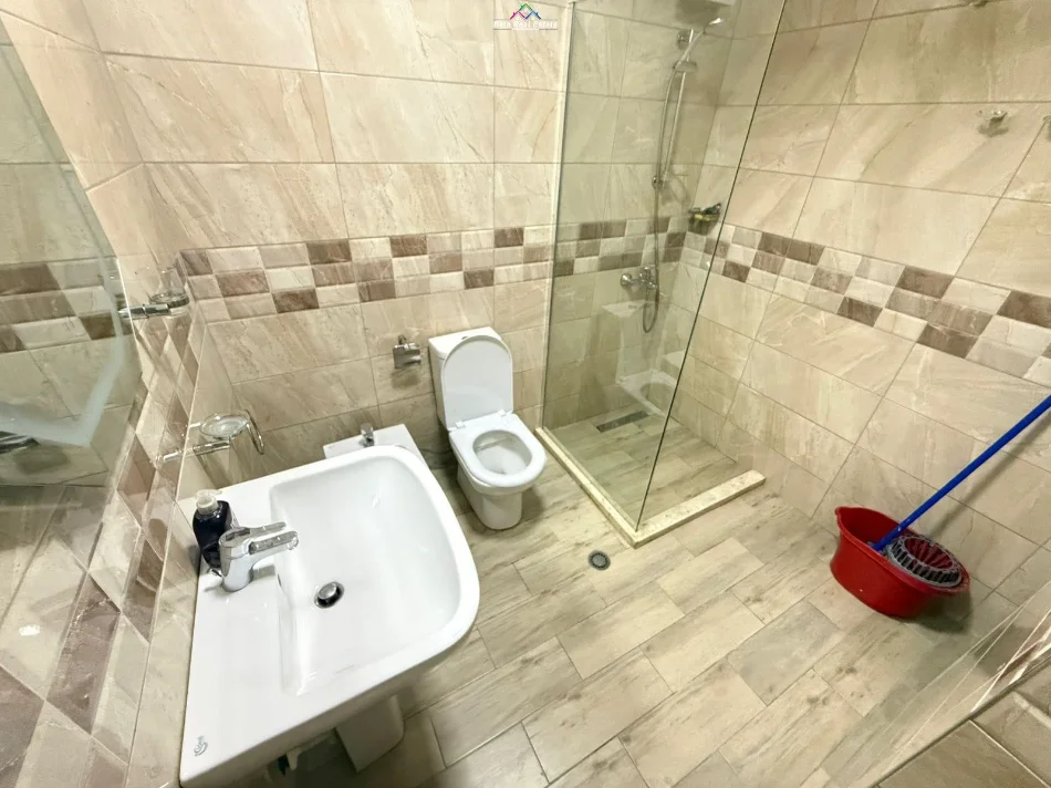 Tirane, jepet me qera apartament 1+1+Aneks Kati 1, 65 m² 580 € (rruga e dibres)