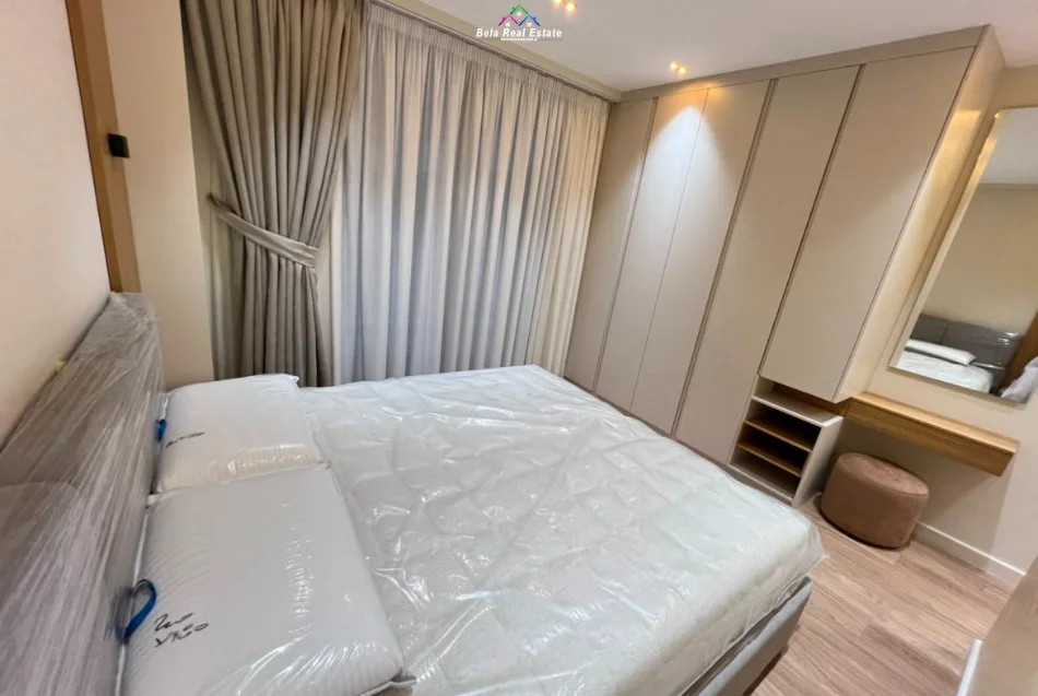 Tirane, jepet me qera apartament 2+1+Ballkon , 110 m² 1.500 € (Gold Tower)