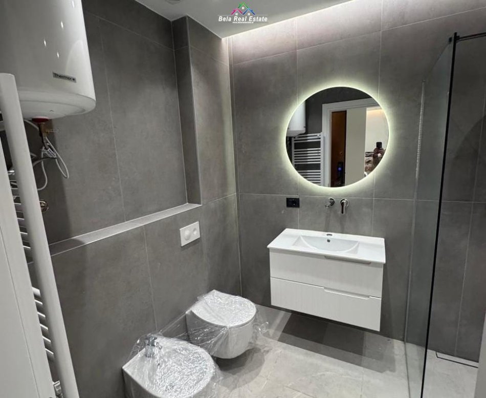 jepet me qera apartament Kati 3, 50 m² 800 € (Rruga e Elbasanit)