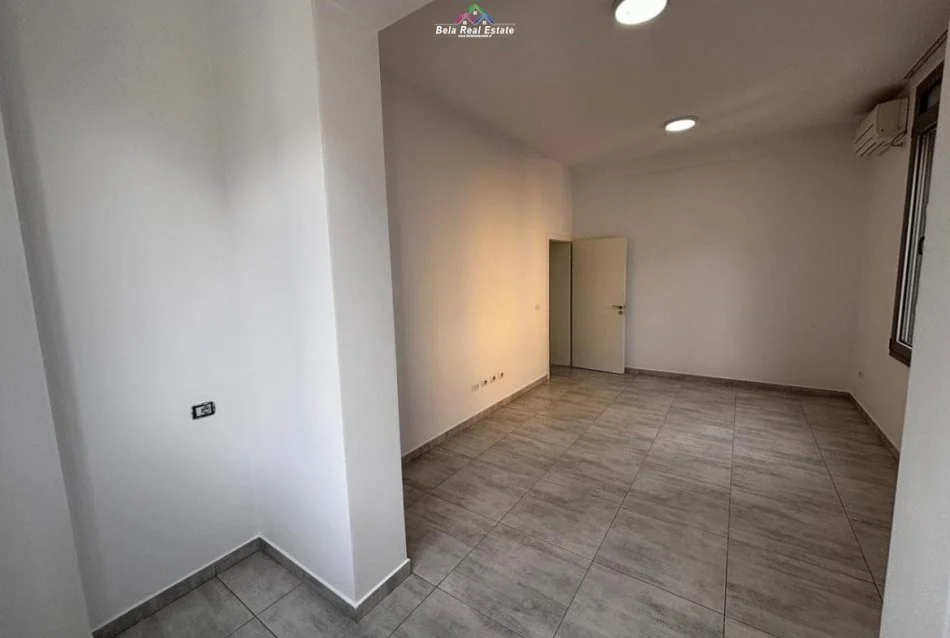 Tirane, jepet me qera zyre Kati 2, 75 m² 500 € (Hotel Elisa)