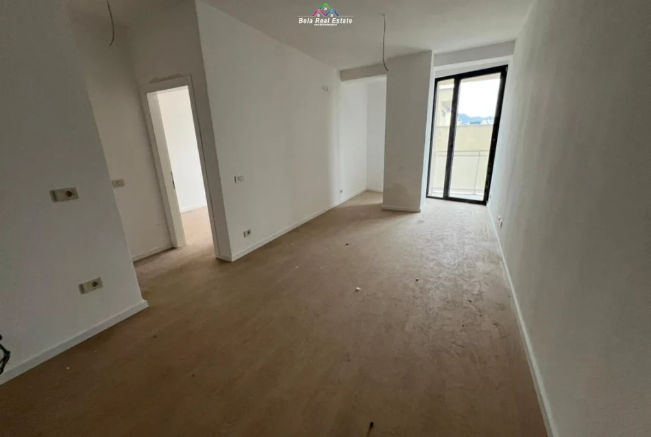 Tirane, jepet me qera zyre Kati 3, 70 m² 650 € (mine peza)