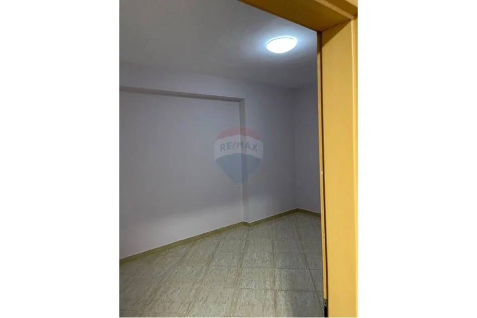 Tirane, jepet me qera apartament 2+1 Kati 2, 103 m² 650 € (Rruga e kavajes)