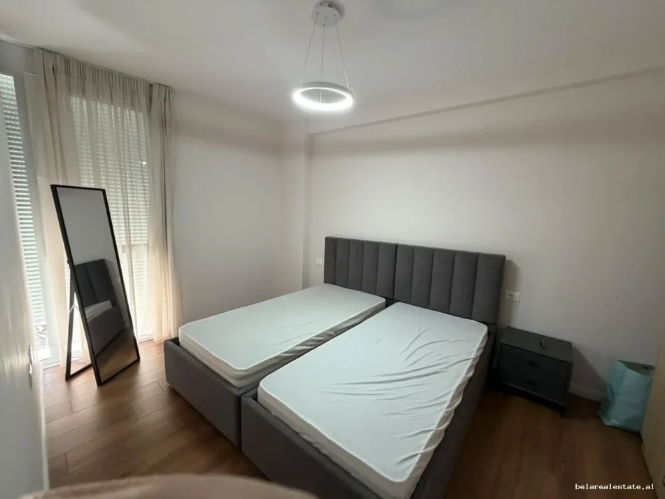 Tirane, jepet me qera apartament 2+1+Ballkon Kati 2, 67 m² 750 € (Rruga e Barrikadave)