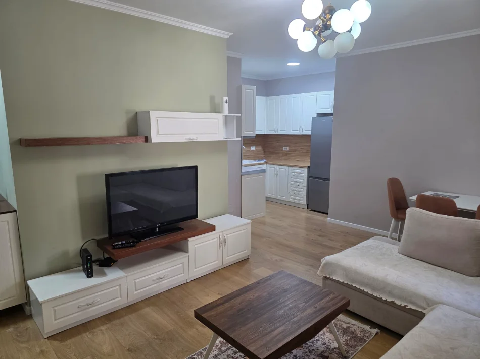 Tirane, jepet me qera apartament 1+1 Kati 3, 61 m² 700 € (Liqeni i Thate)