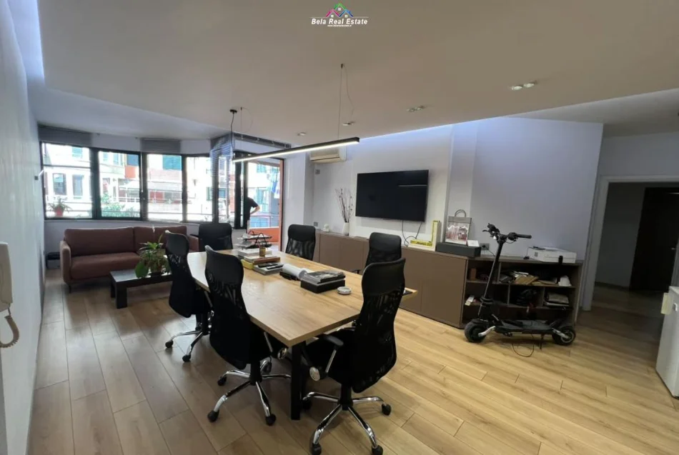 Tirane, jepet me qera zyre Kati 2, 106 m² 750 € (21 dhjetori)