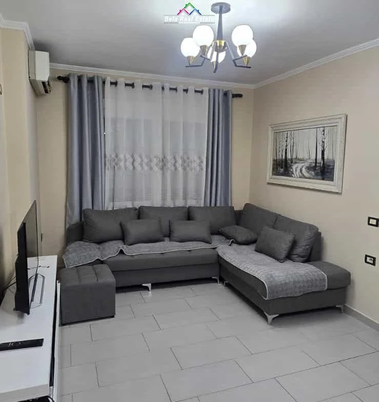 Tirane, jepet me qera apartament 1+1+Ballkon Kati 5, 95 m² 580 € (astir)