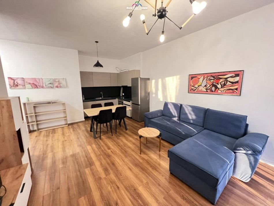 Tirane, jepet me qera apartament 2+1+Ballkon Kati 6, 100 m² 650 € (5 maji)