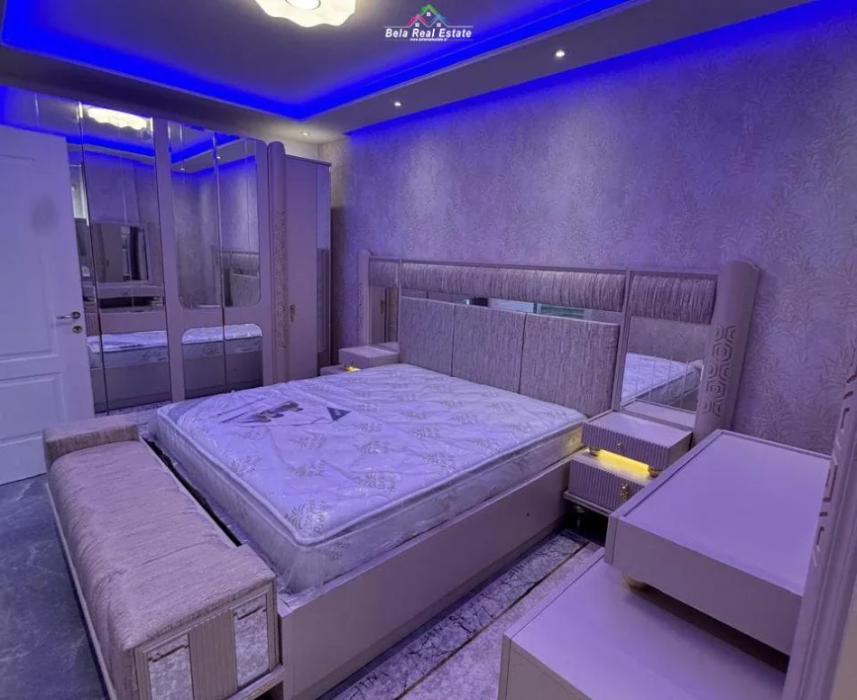 Tirane, jepet me qera apartament 1+1+Aneks Kati 8, 75 m² 500 € (univers city)