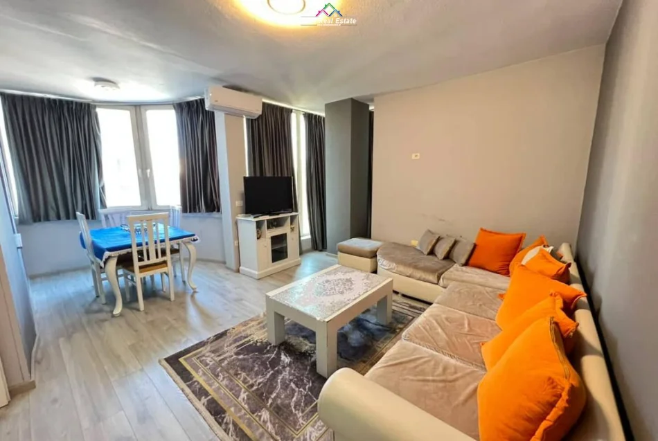 Tirane, jepet me qera apartament 1+1+Ballkon Kati 5, 75 m² 800 € (rruga elbasanit)
