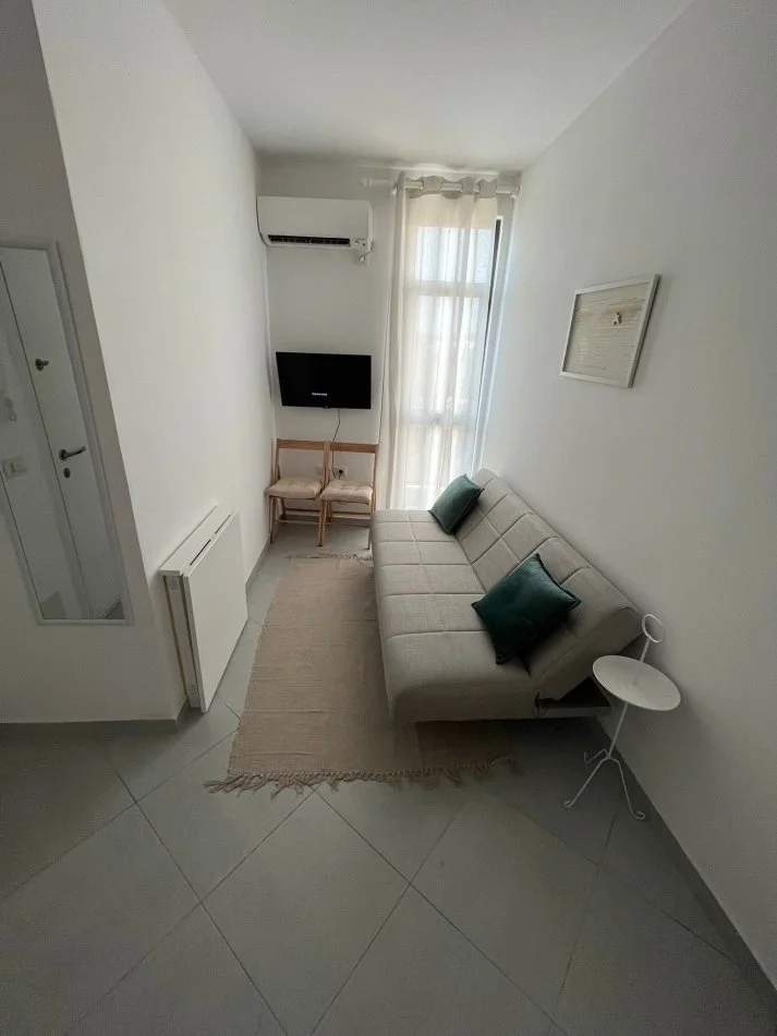 Tirane, jepet me qera apartament 1+1+Ballkon Kati 7, 45 m² 420 € (rruga e dibres)