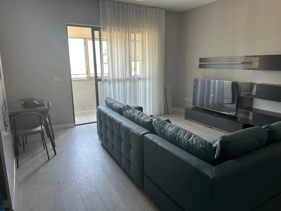 Tirane, jepet me qera apartament 2+1 Kati 7, 80 m² 650 € (Perballe Maternitetit te Ri, prane Pasticeri Tito)