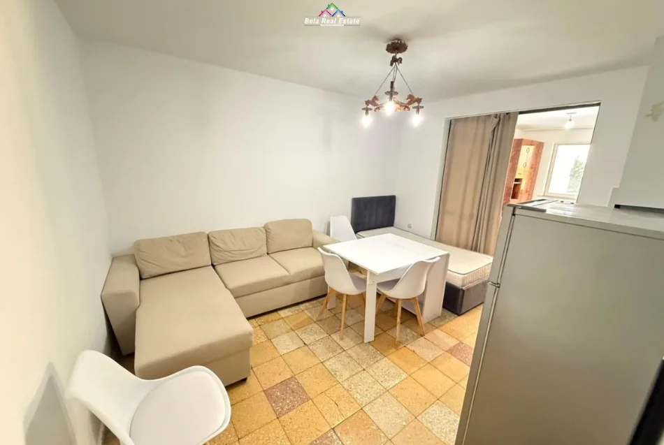Tirane, jepet me qera apartament 1+1 Kati 5, 60 m² 400 € (Bulevardi Bajram Curri)