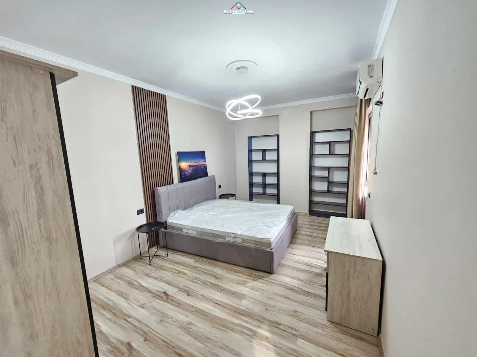 Tirane, jepet me qera apartament 2+1 Kati 5, 105 m² 730 € (KODRA E DIELLIT)