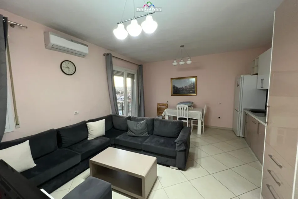 Tirane, jepet me qera apartament 1+1+Ballkon Kati 3, 68 m² 520 € (zogu i zi)