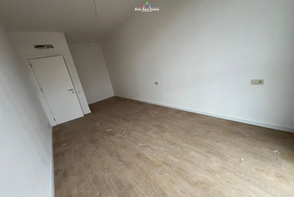Tirane, jepet me qera zyre Kati 3, 70 m² 650 € (mine peza)
