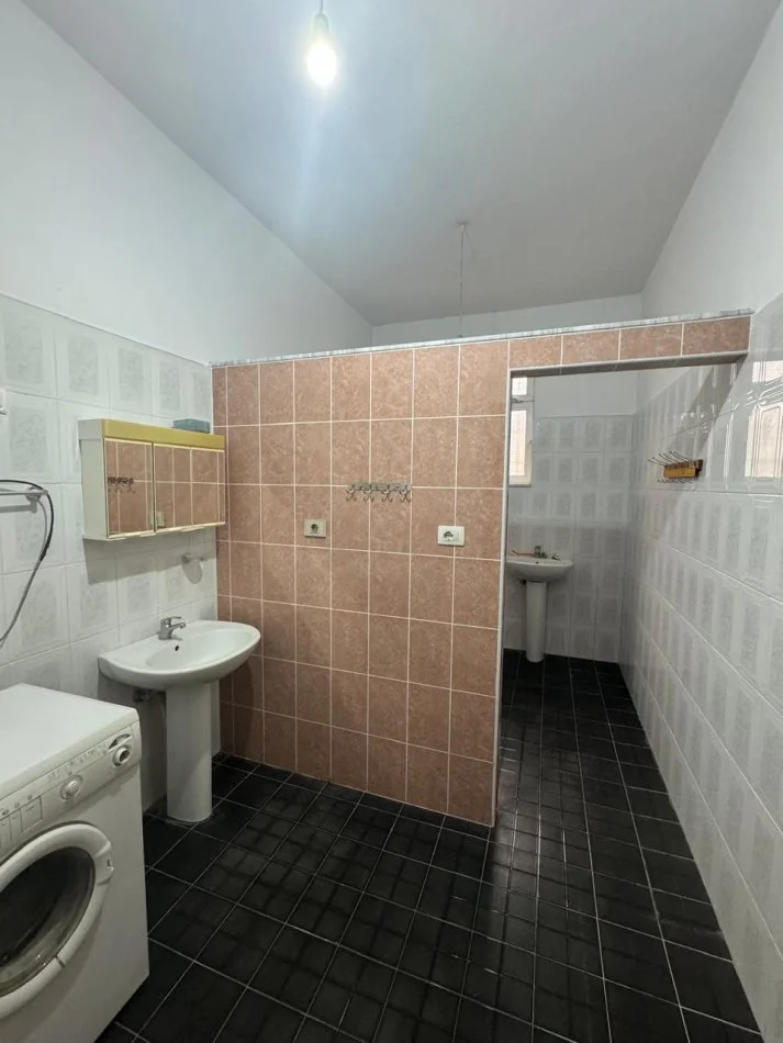 Tirane, jepet me qera Vile 1+1 Kati 1, 80 m² 330 € (Rruga Ali Pasha Tepelena)