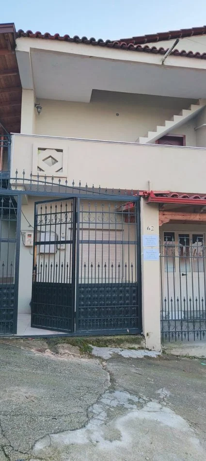 Tirane, jepet me qera Vile 1+1+Aneks+Ballkon Kati 1, 63 m² 330 € (Kristaq Capo , Tirane)