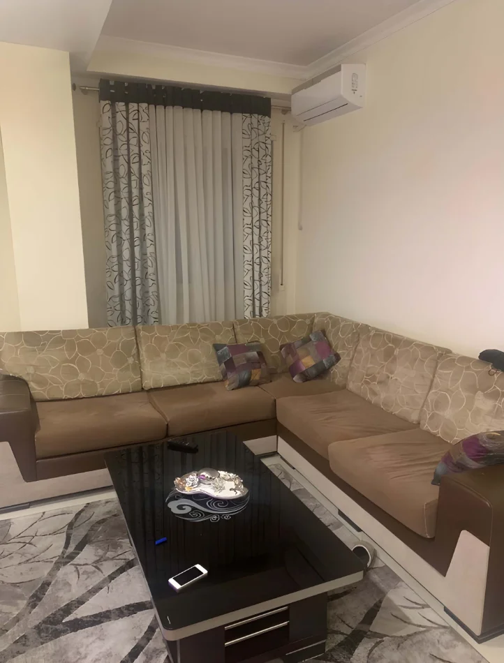 Tirane, jepet me qera apartament 1+1+Ballkon Kati 5, 80 m² 450 € (Astir)