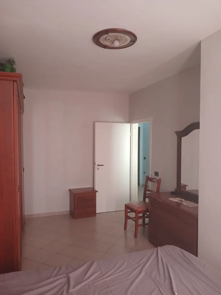 Tirane, jepet me qera apartament 1+1 , 67 m² 390 € (rruga e dajtit)