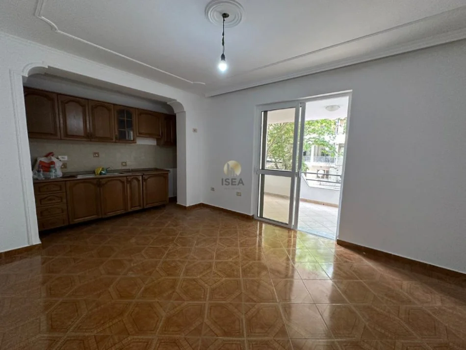 Tirane, jepet me qera zyre Kati 3, 85 m² 900 € (Rruga Myslym Shyri (Zy4020676))