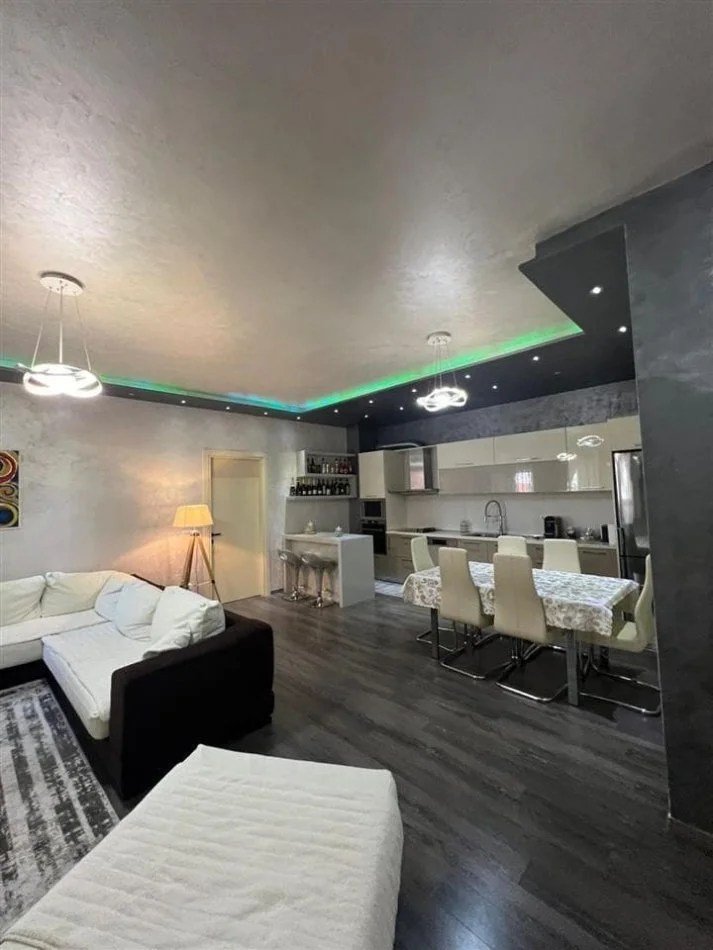 Tirane, shes apartament 2+1+Ballkon Kati 3, 119 m² 300.000 € (bulevardi gjergj fishta)