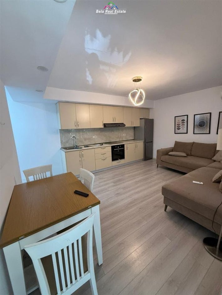 Tirane, jepet me qera apartament 1+1+Ballkon Kati 3, 70 m² 520 € (fuat toptani)