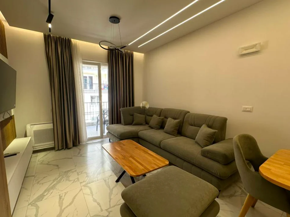 Tirane, jepet me qera apartament 2+1+Aneks+Ballkon Kati 5, 113 m² 500 € (Kamez prane Bar Oslo)
