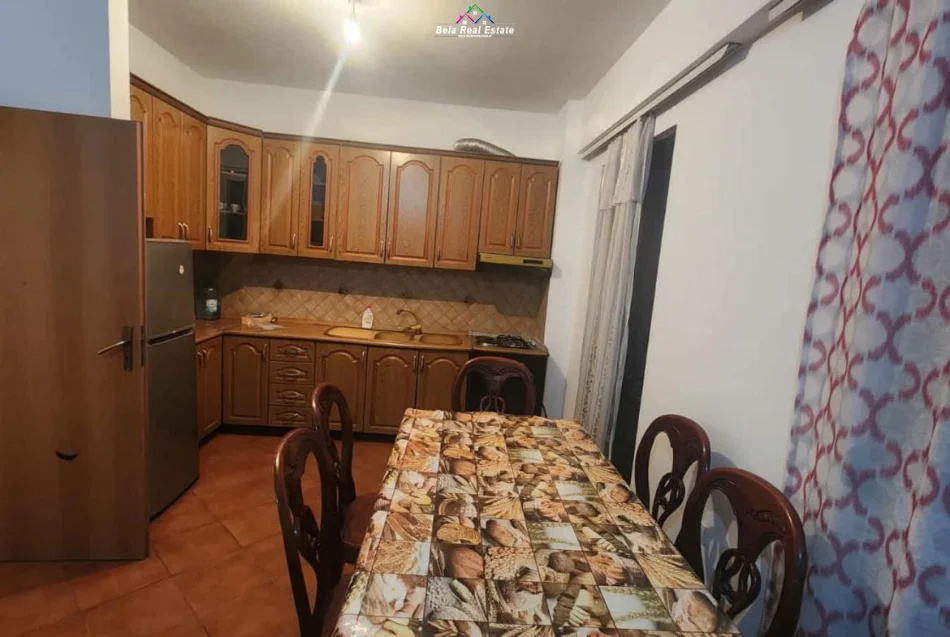Tirane, jepet me qera apartament 2+1 Kati 1, 97 m² 520 € (irfan tomini)