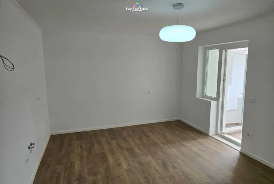 Tirane, shes apartament 1+1+Ballkon Kati 3, 50 m² 115.000 € (tregu elektrik)