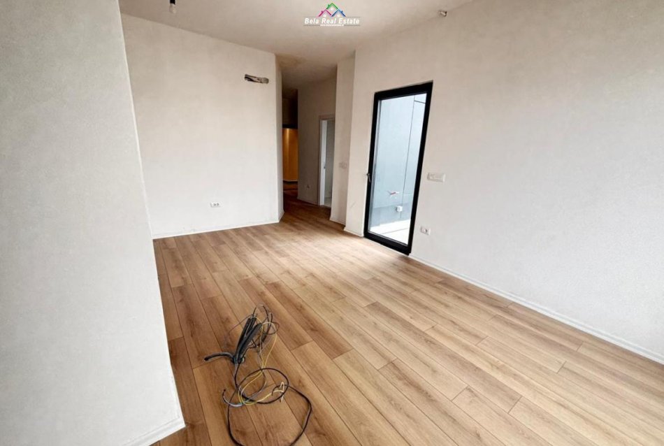 Tirane, jepet me qera zyre Kati 12, 67 m² 450 € (Rruga e Barrikadave)