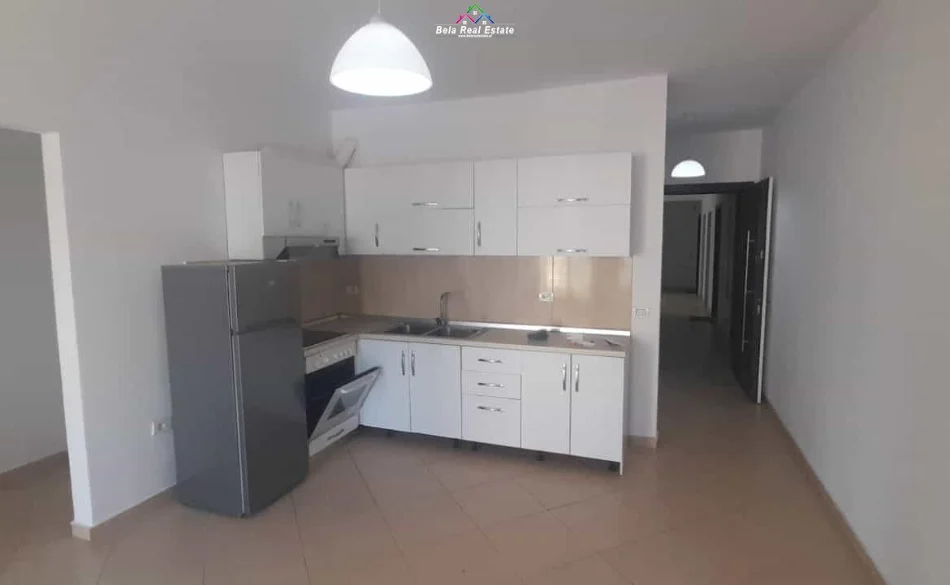 Tirane, jepet me qera apartament 1+1+Ballkon Kati 4, 73 m² 470 € (fusha e aviacionit)