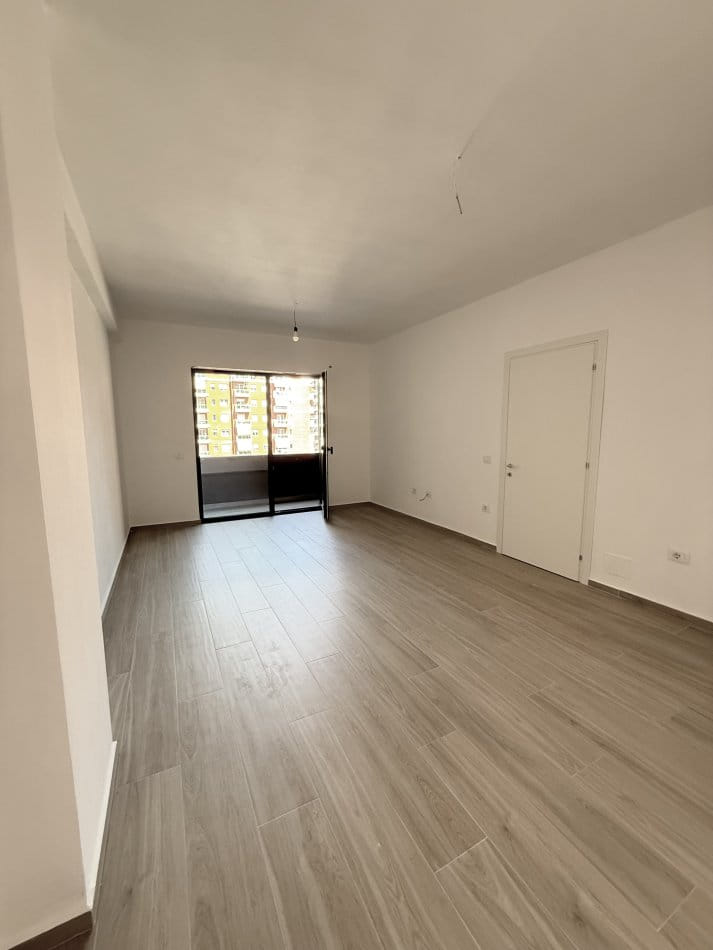 Tirane, jepet me qera zyre Kati 2, 105 m² 500 € (kompleksi oazis)