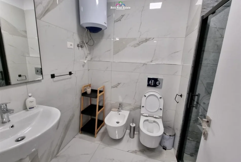 Tirane, jepet me qera apartament 2+1 Kati 8, 100 m² 800 € (qsut)