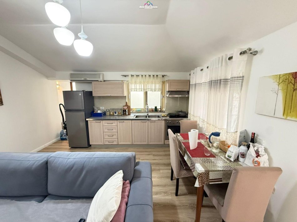 Tirane, jepet me qera Vile 1+1 Kati 3, 60 m² 600 € (komuna e parisit)