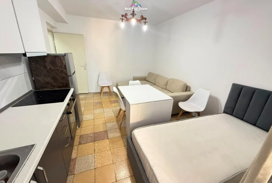 Tirane, jepet me qera apartament 1+1 Kati 5, 60 m² 400 € (Bulevardi Bajram Curri)