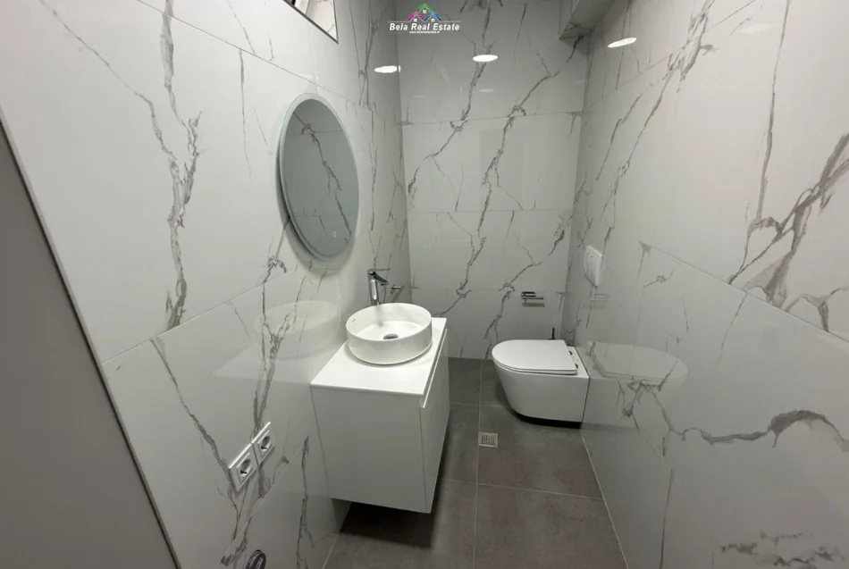 Tirane, jepet me qera zyre Kati 4, 130 m² 1050 € (qender)