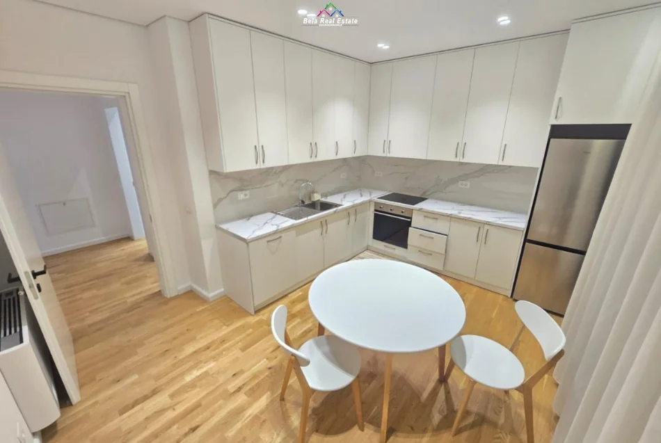 Tirane, jepet me qera Vile 2 Katshe Kati 2, 290 m² 3.200 € (teg)