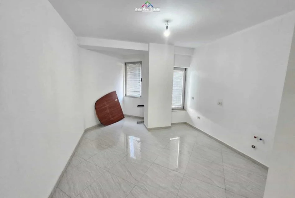 Tirane, jepet me qera zyre Kati 4, 130 m² 1.500 € (Turdiu Center)