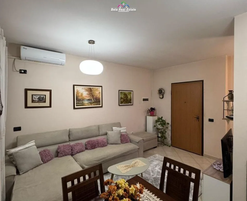 Tirane, jepet me qera apartament 1+1 Kati 8, 65 m² 470 € (Rruga Mikel Maruli)