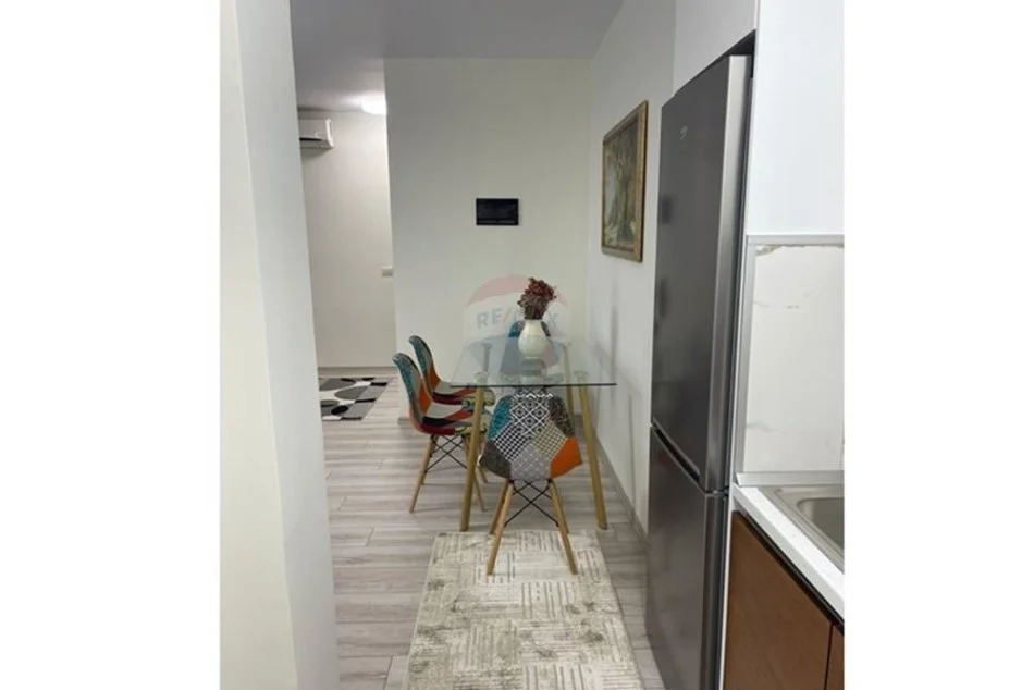 Tirane, jepet me qera apartament 1+1 Kati 8, 70 m² 900 € (Rruga e Kosovareve)