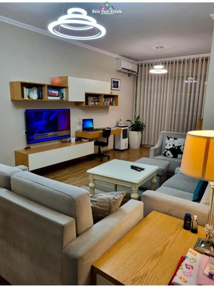 Tirane, jepet me qera apartament 2+1+Ballkon Kati 5, 100 m² 700 € (Don Bosko, prane Kishes Katolike)