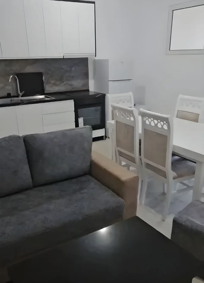 Tirane, jepet me qera apartament 2+1+Ballkon Kati 2, 90 m² 450 € (Laprakë)